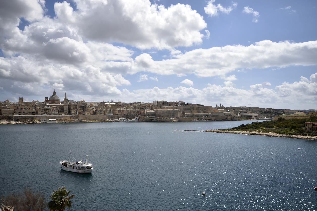 Sliema Duplex Penthouse With Sea Views & Private Terrace By Shortletsmalta Appartamento Esterno foto